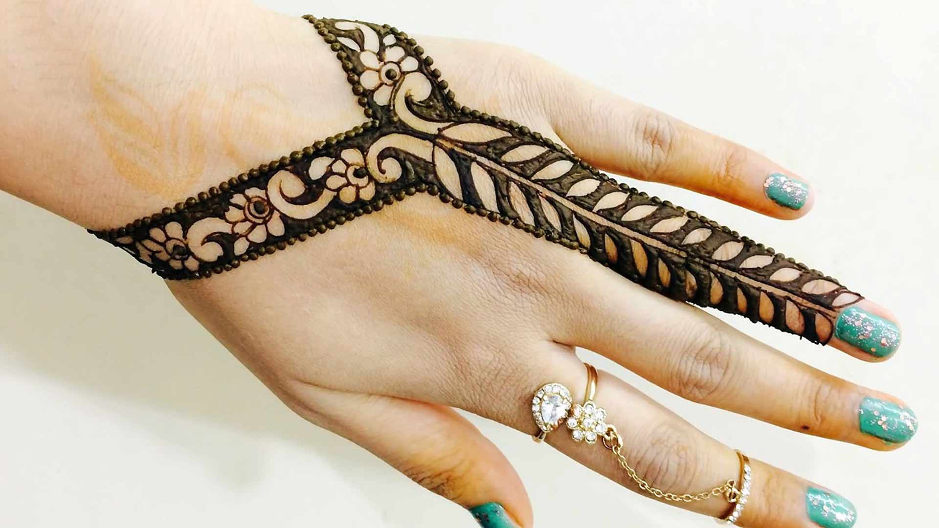 Very simple and easy bail for... - Unique Mehndi Designs | Facebook