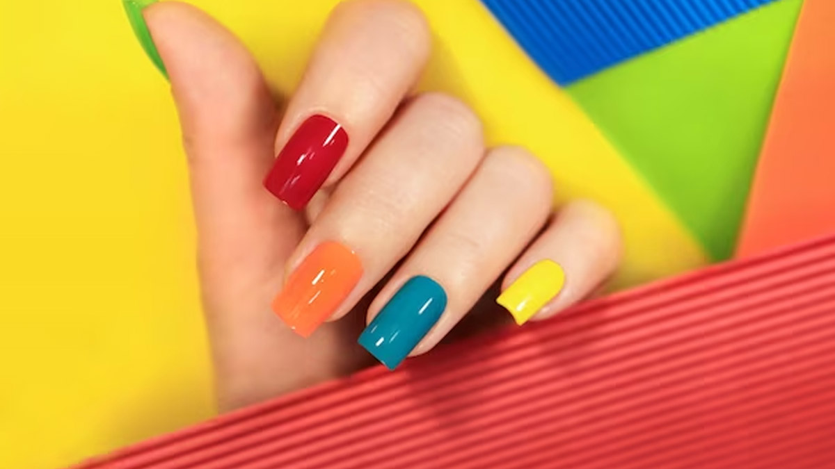 Nail Polish Colour Selection,कॉम्प्लैक्शन के हिसाब से ऐसे चुनें नेल पेंट -  choose nail paint according to your skin tone - Navbharat Times