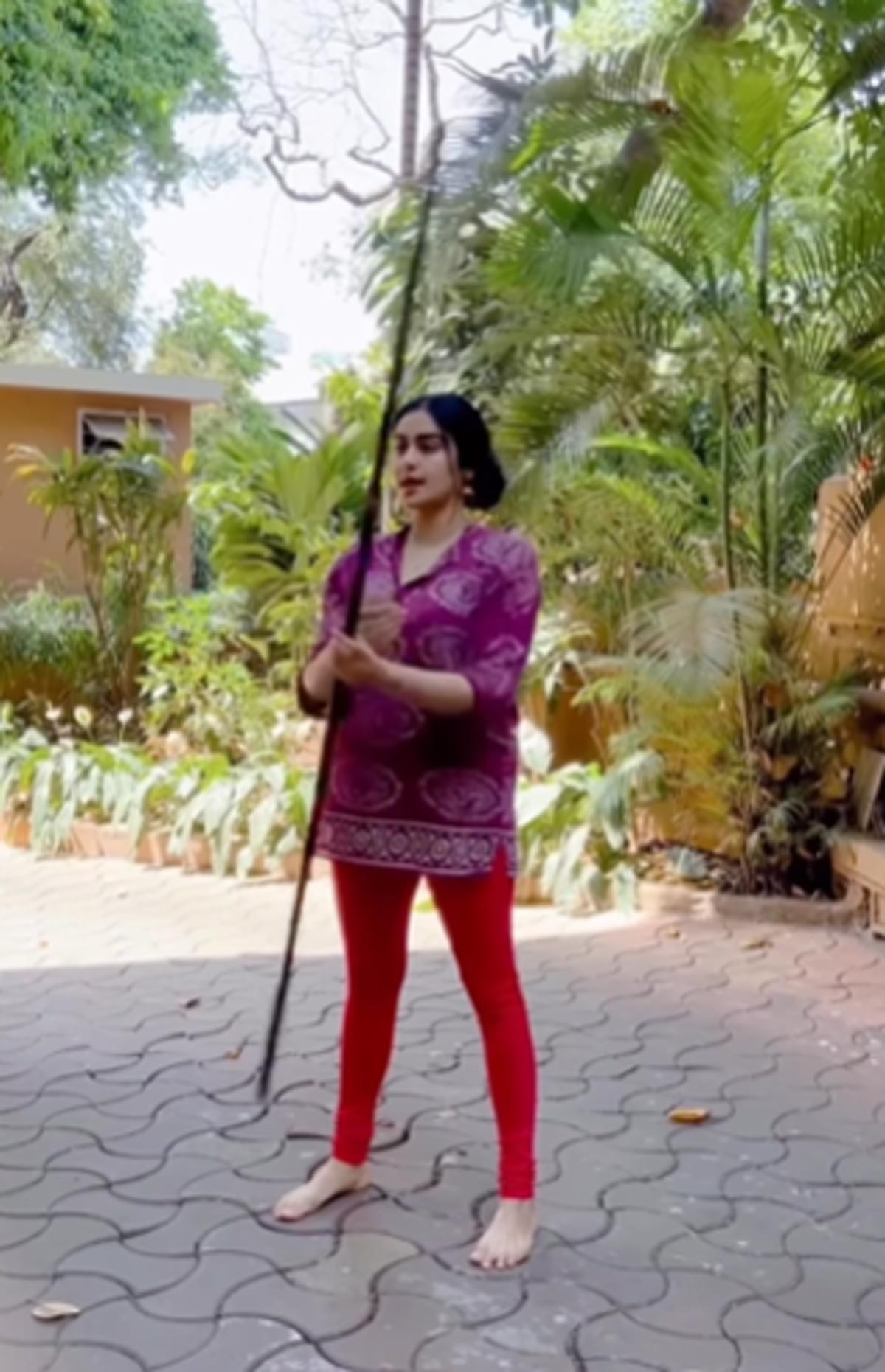 ada sharma as shooter