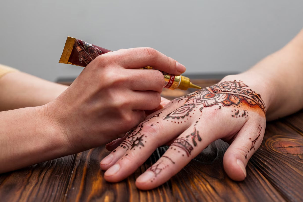 Top Mehandi Courses in Bhajan Pura, Delhi - Best Mehndi Design Course Near  Me - Justdial