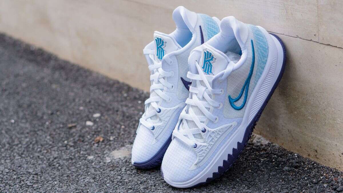 sports shoes price