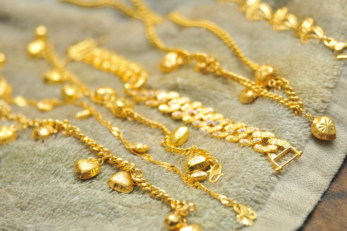 boiling water to clean gold jewellery