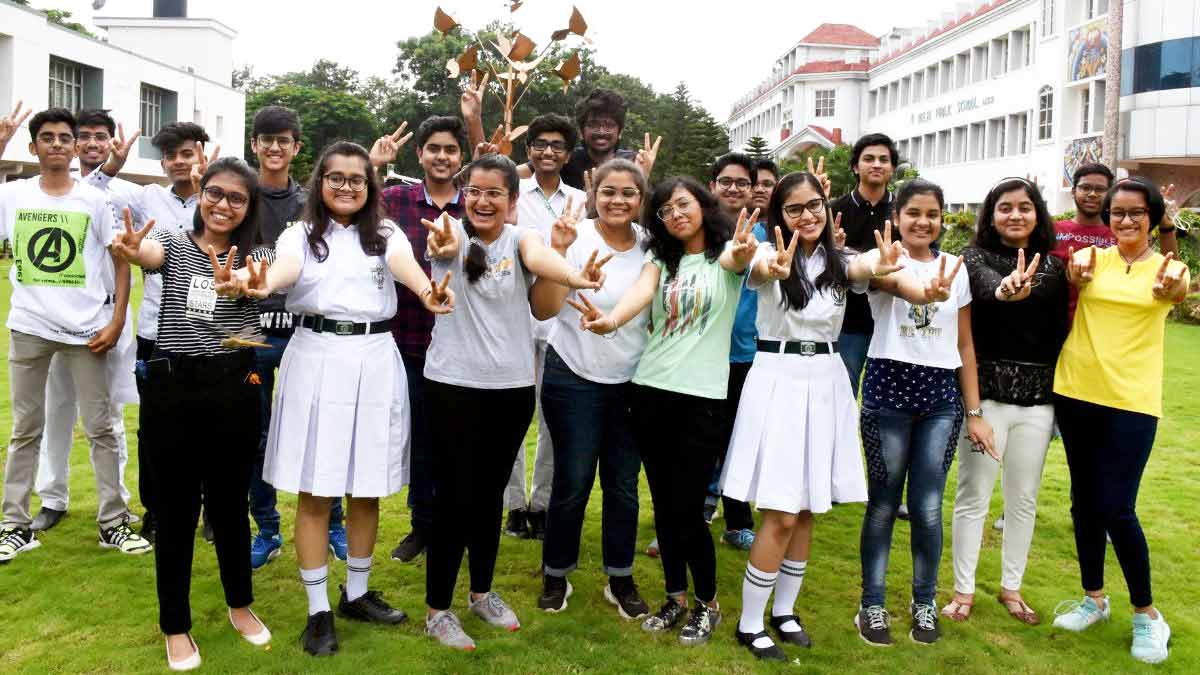 CBSE 10 Board Result में किया लड़कियों ने कमाल, जानें परिणाम