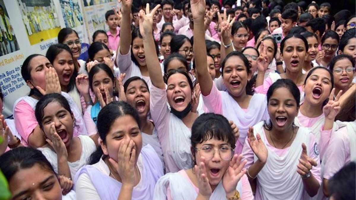 CBSE Board Result में लड़कियों ने मारी बाजी, जानें कितने प्रतिशत बेहतर रहा परिणाम 