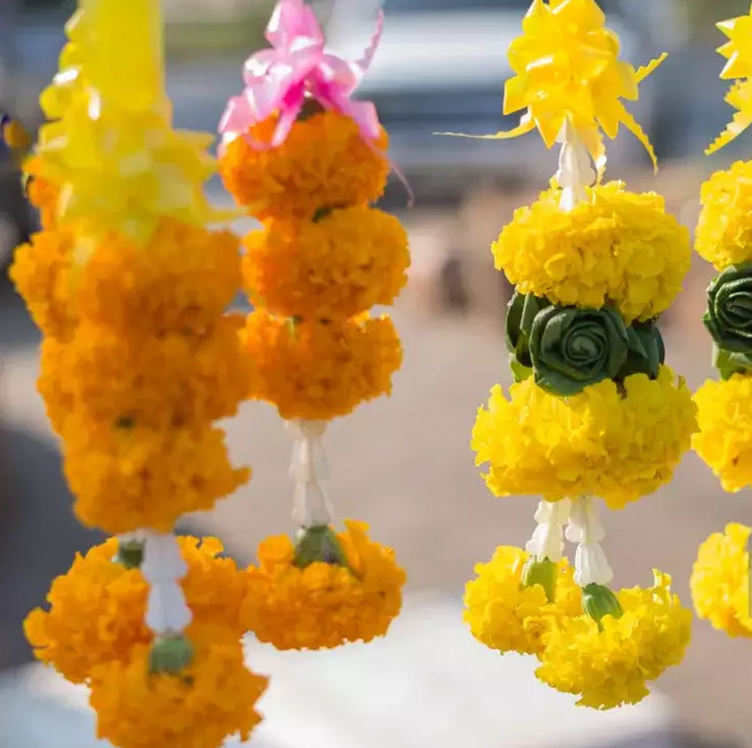 decorate home with flowers