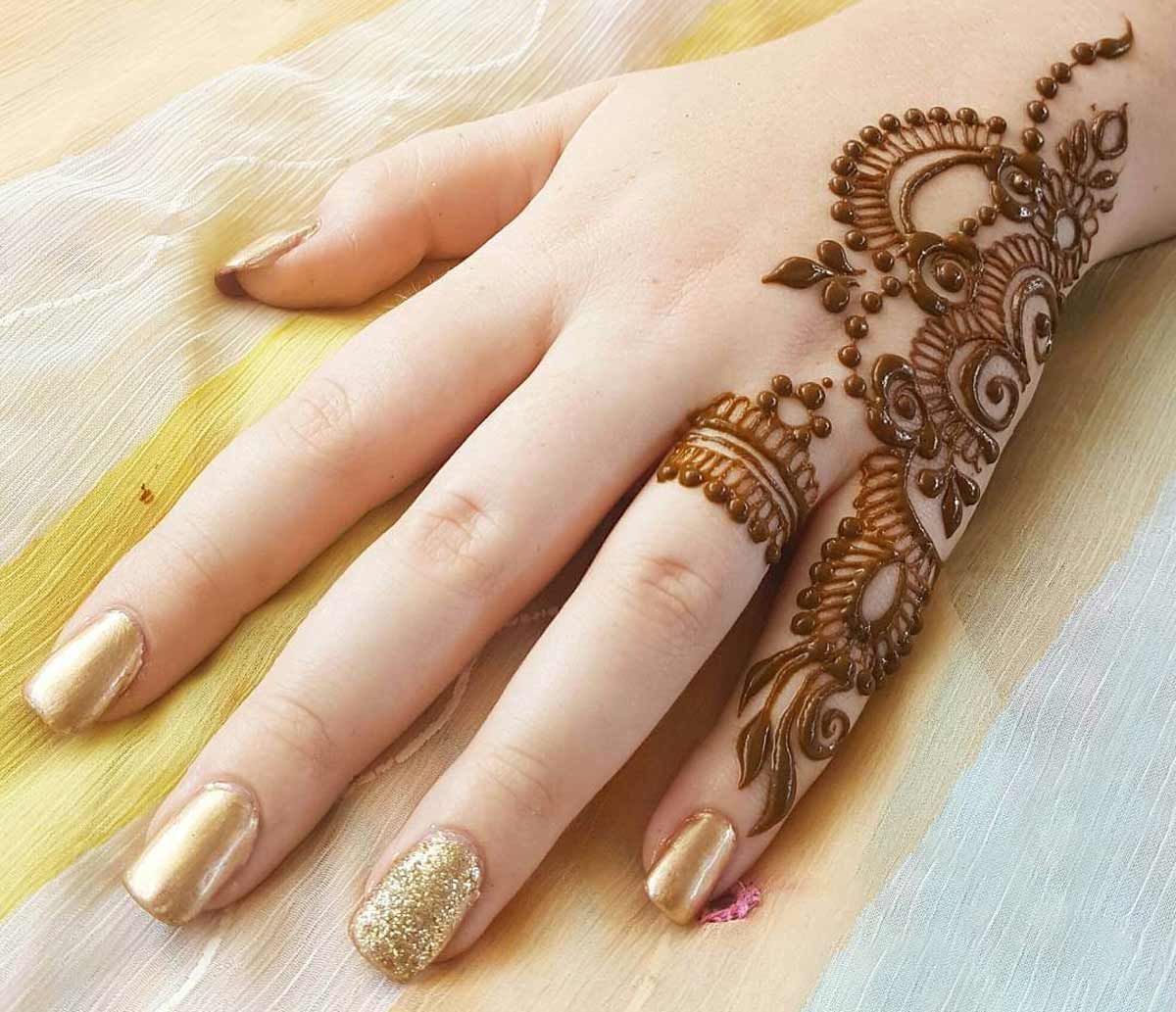 finger mehndi design 