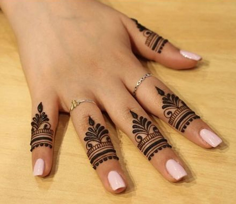 finger mehndi design 