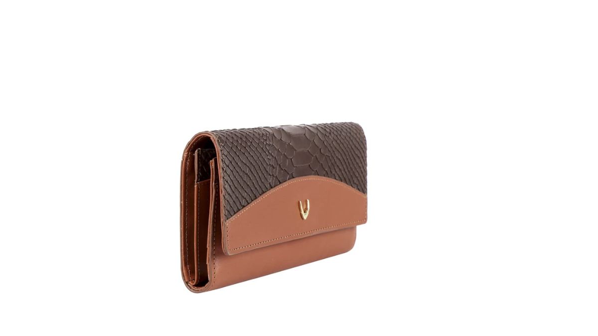 RED CHIEF Men Casual, Formal, Trendy, Evening/Party Brown Genuine Leather  Wallet BROWN - Price in India | Flipkart.com