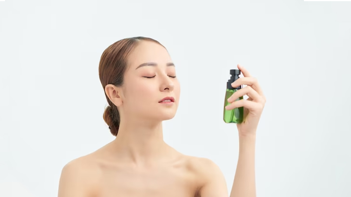 समर में ऑयली स्किन के लिए बेस्ट हैं ये होममेड फेशियल मिस्ट Amazing Homemade Facial Mist For