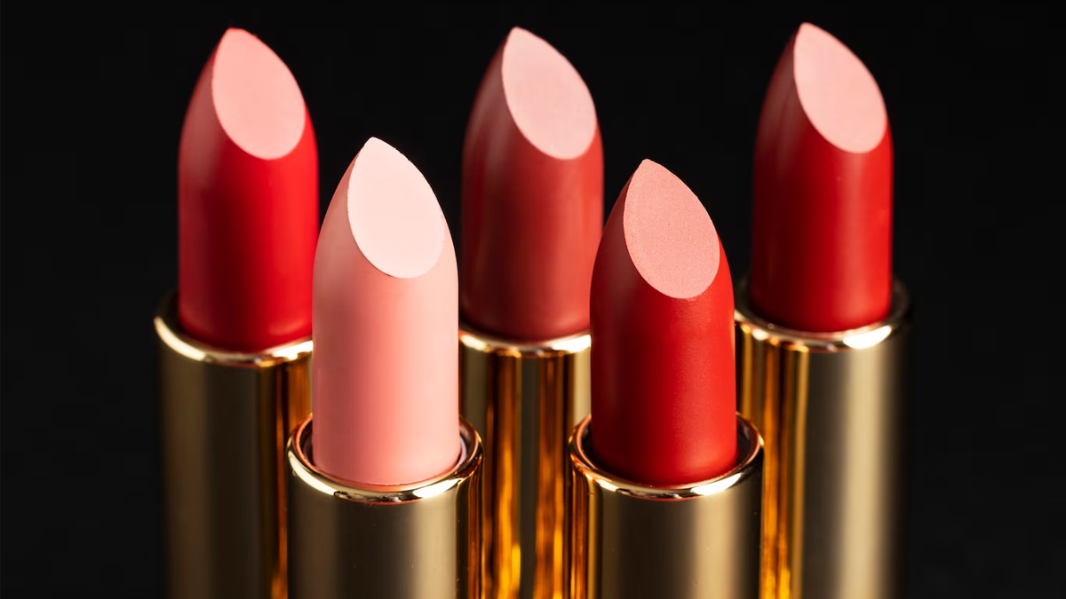 इन तरीकों से घर पर बनाएं मनचाहे शेड की लिपस्टिक how to make lipstick at home HerZindagi