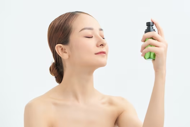 एसेंशियल ऑयल से बनाएं फेस मिस्ट, जानें इसके फायदे how to make face