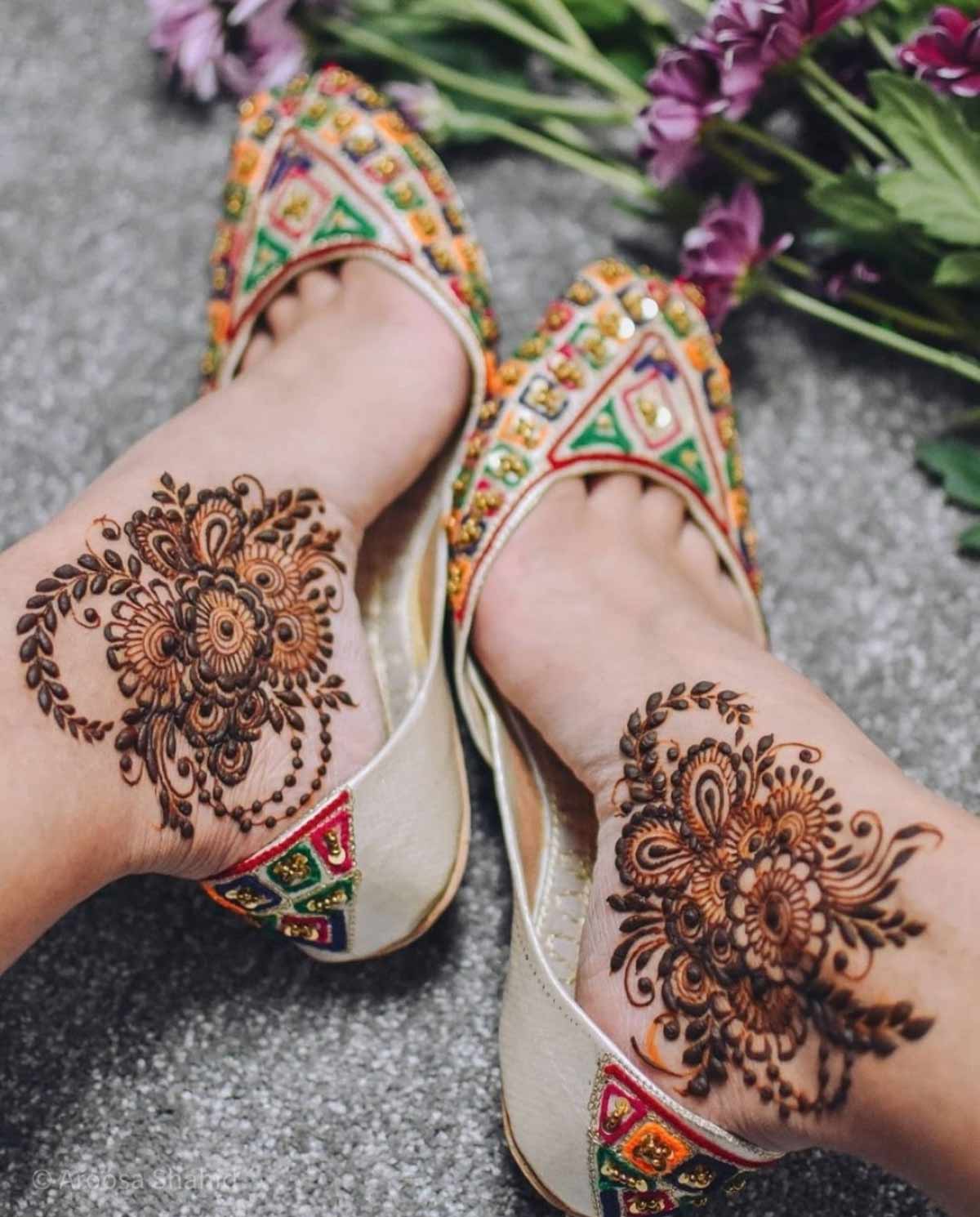 mehndi design  for long feet