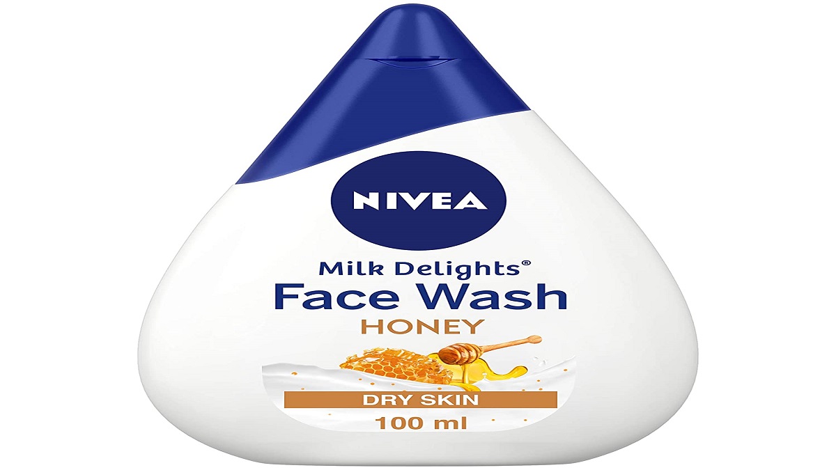 Best Face Washes For Dry Skin In India To Cleanse And Hydrate