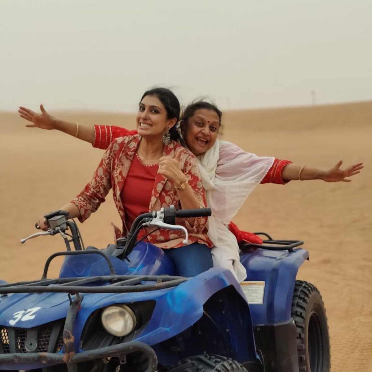 shinjini kulkarni with mother