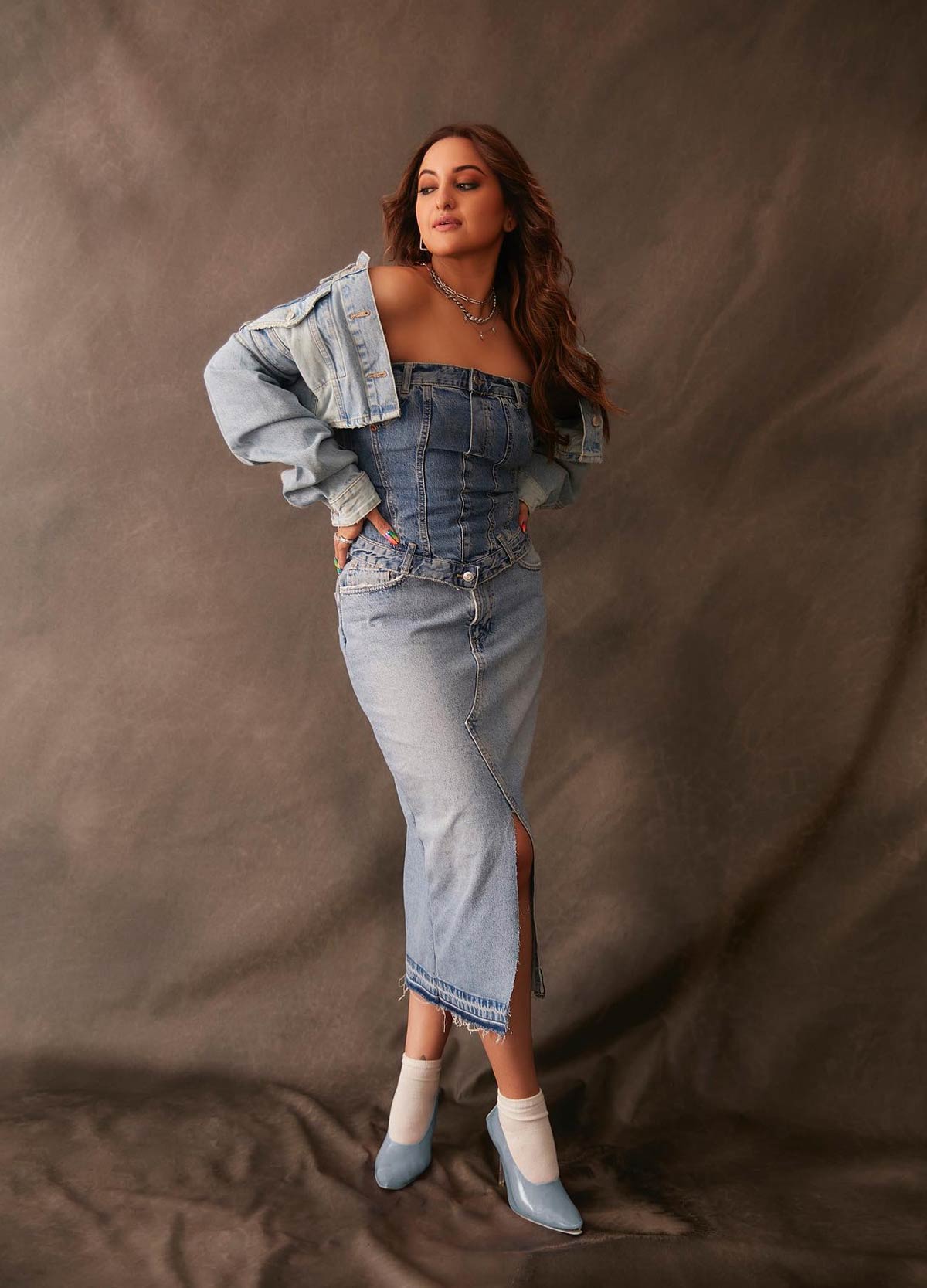 sonakshi sinha wearing denim