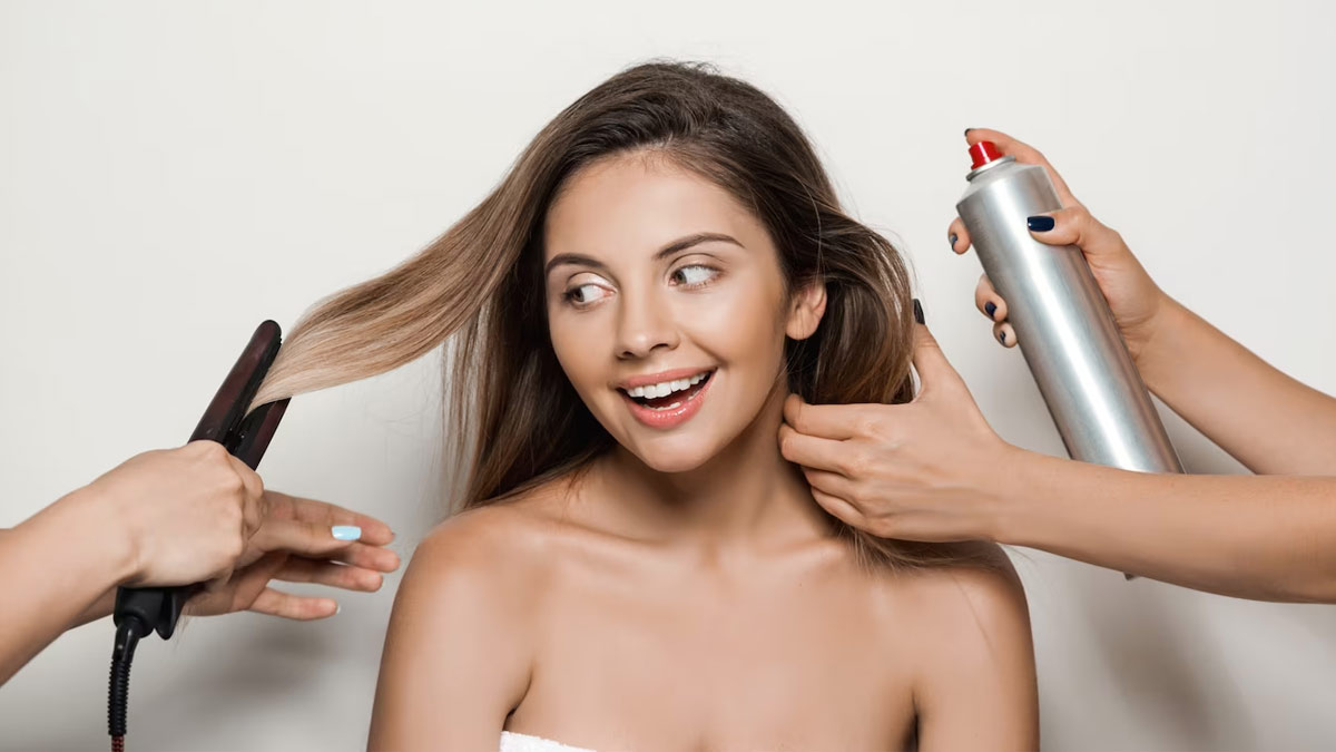 Monsoon Hair care tips: मानसून हेयर केयर, बारिश में बालों के झड़ने और फ्रिज़ से ऐसे पाएं छुटकारा 7 Monsoon Hair care tips