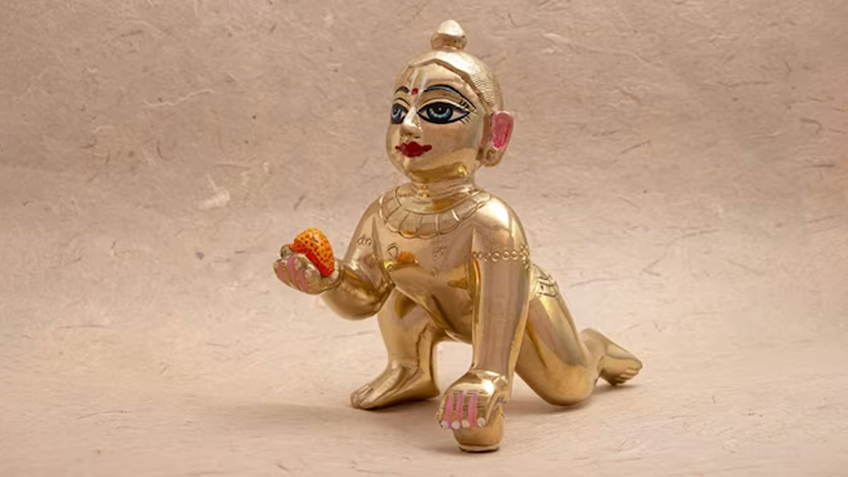 Taking Care Of Laddu Gopal At Home? Here's What You Should Offer Him Throughout The Week