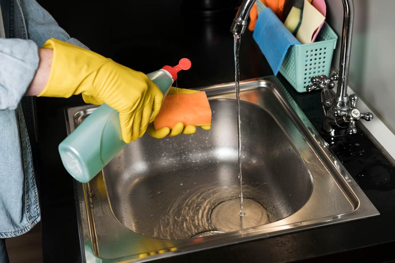 easy hacks to clean kitchen sink
