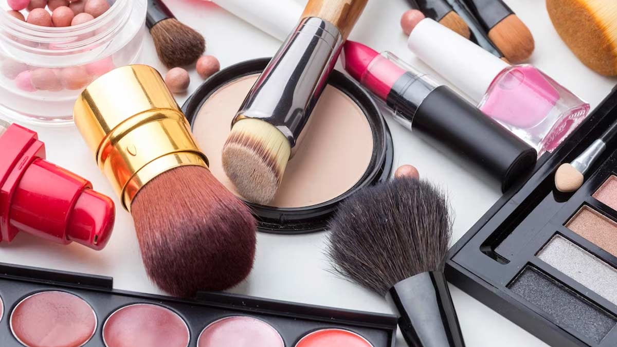 10 Best Makeup Finds Under Rs 100 For This Festive Season