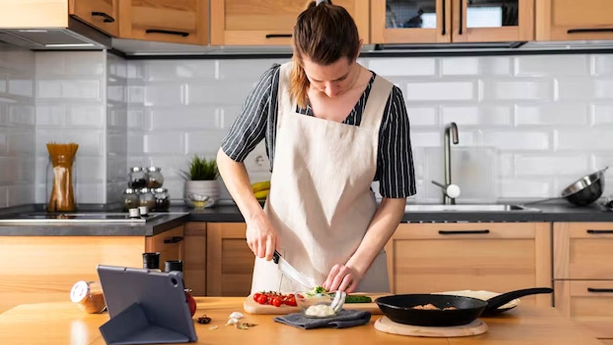5 Kitchen Hacks That Will Make Your Cooking Process Easier | HerZindagi