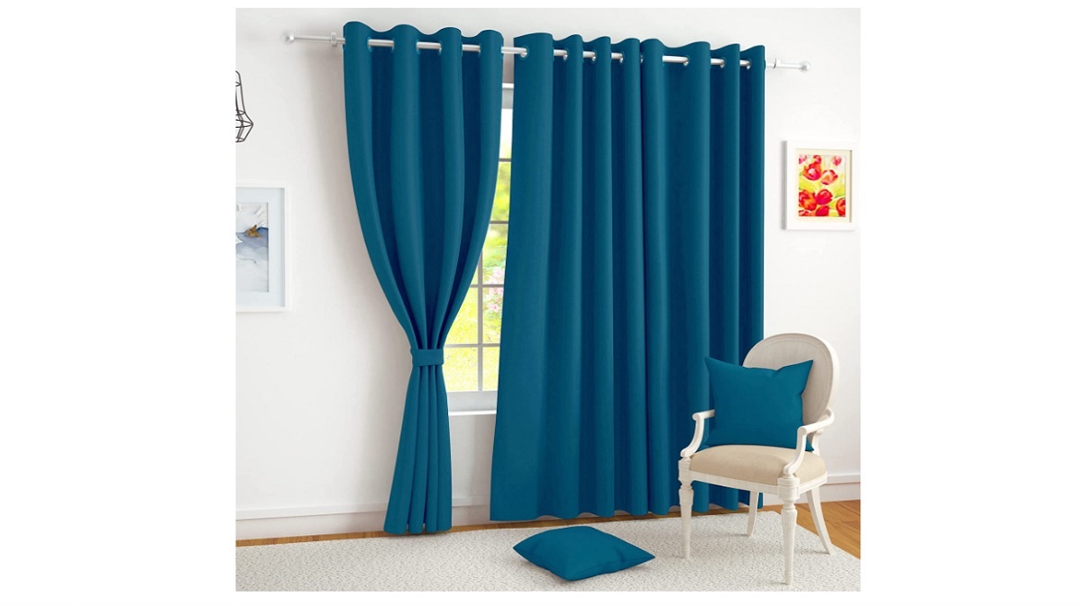 भारी पर्दों की सफाई के लिए लें इन हैक्स की मदद how to clean heavy curtains at home HerZindagi
