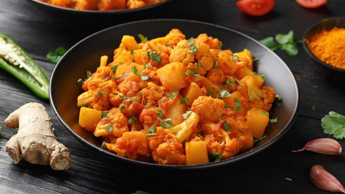 DIY Cooking Tips: These tips will make boring curried potatoes and cabbage a breeze.  How to make aloo gobi more delicious