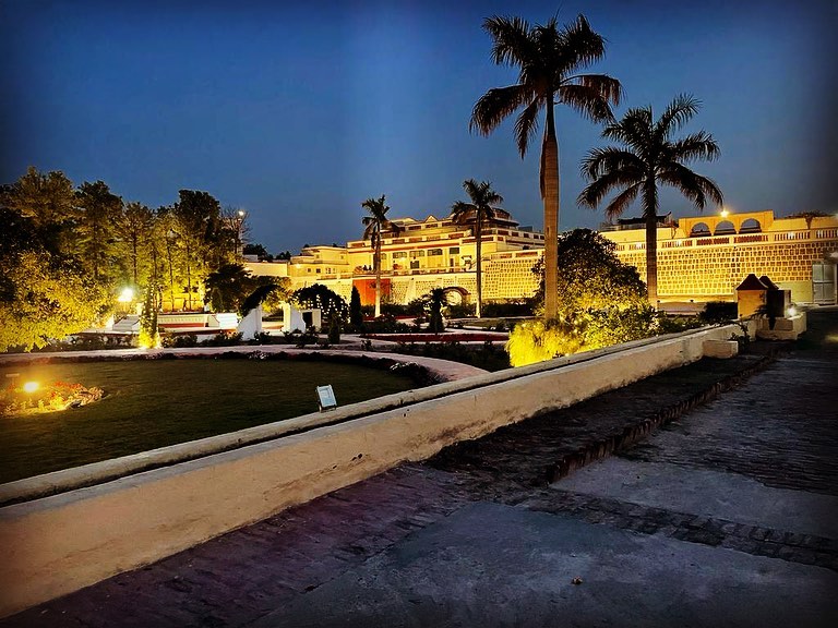 kuchesar fort getaway