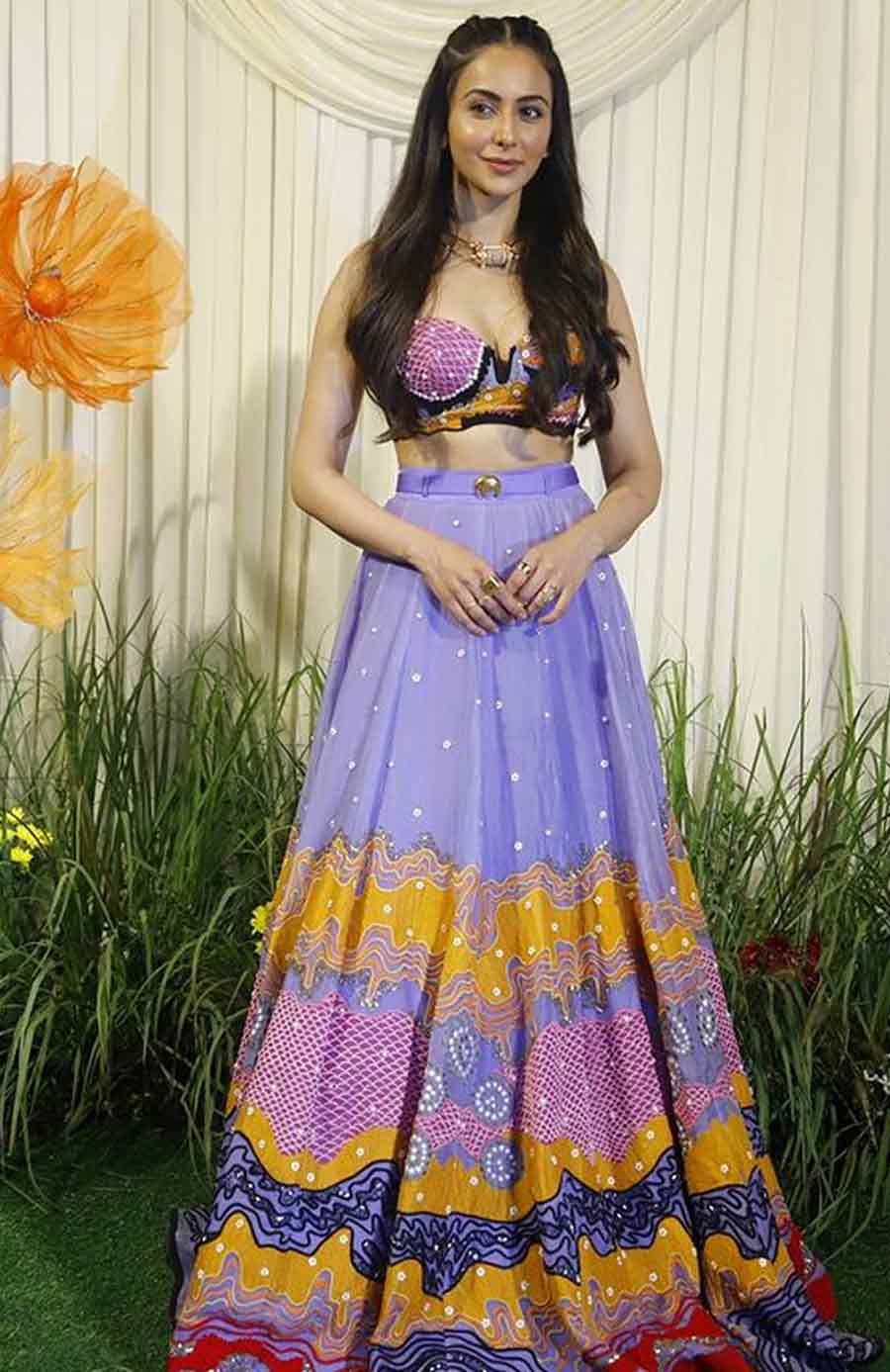 If you want to look special at the mehendi function then definitely check out these outfits and re-create them.