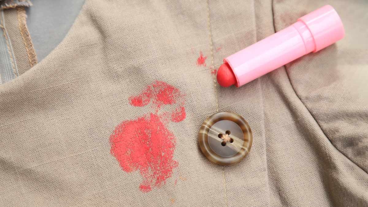 5-tips-to-remove-stubborn-lipstick-stains-from-clothes-at-home-herzindagi