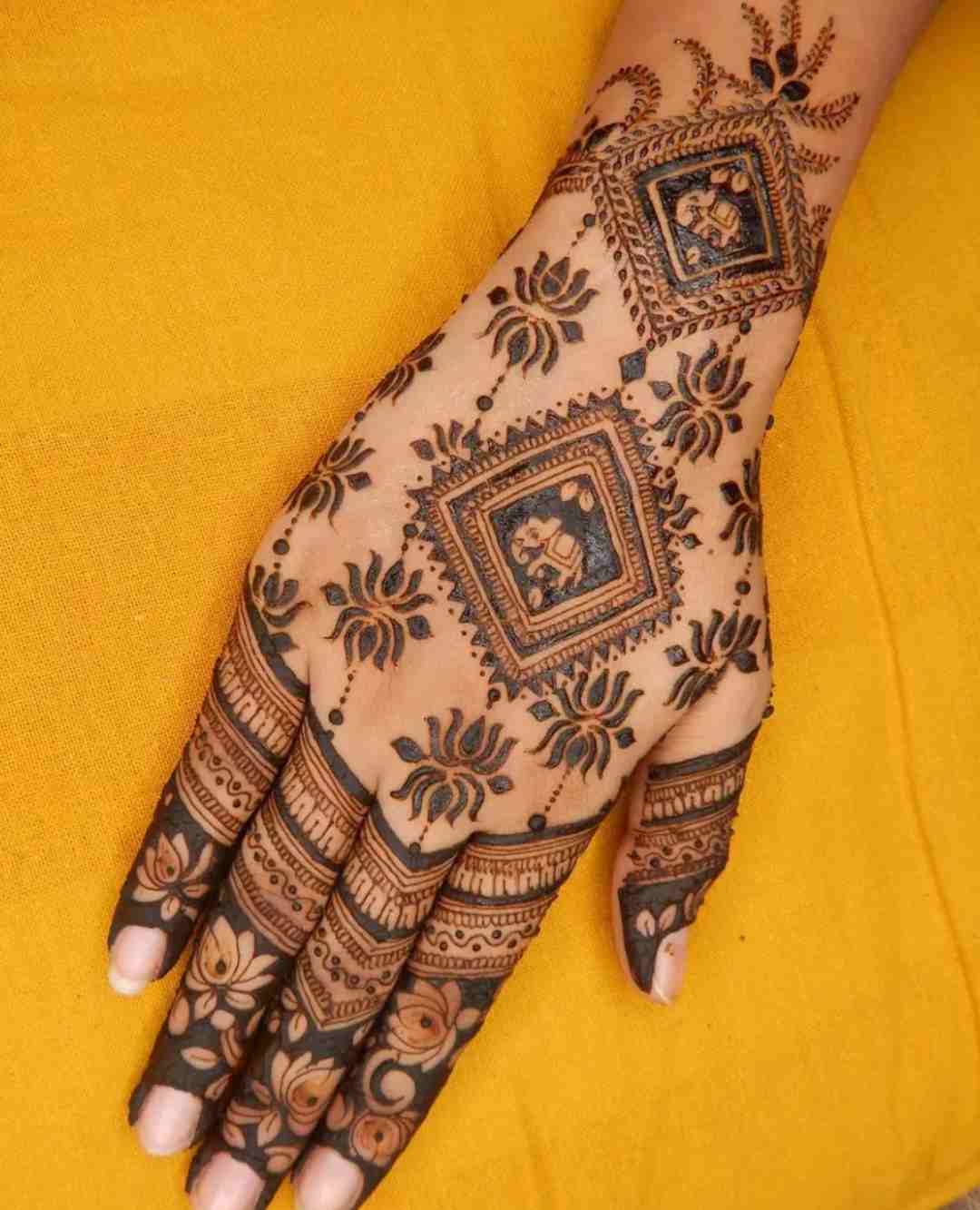 Artistic Mehndi