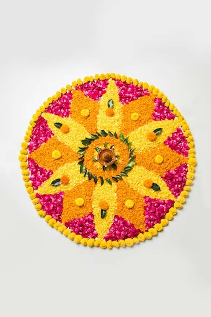 Diwali rangoli 2018: Decorate your house with these Best and Simple Rangoli  designs - Diwali rangoli 2018: इन Best और Simple रंगोली डिजाइन से सजाएं  अपना घर 1, पंचांग-पुराण न्यूज