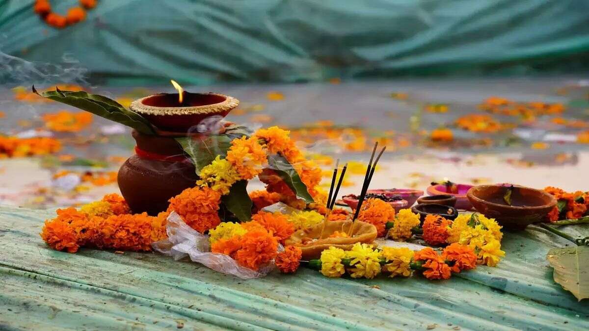 Somvati Amavasya 2023: कब है सोमवती अमावस्या? जानें शुभ मुहूर्त, पूजा विधि  और महत्व | somvati amavasya 2023 date shubh muhurat puja vidhi and  significance | HerZindagi