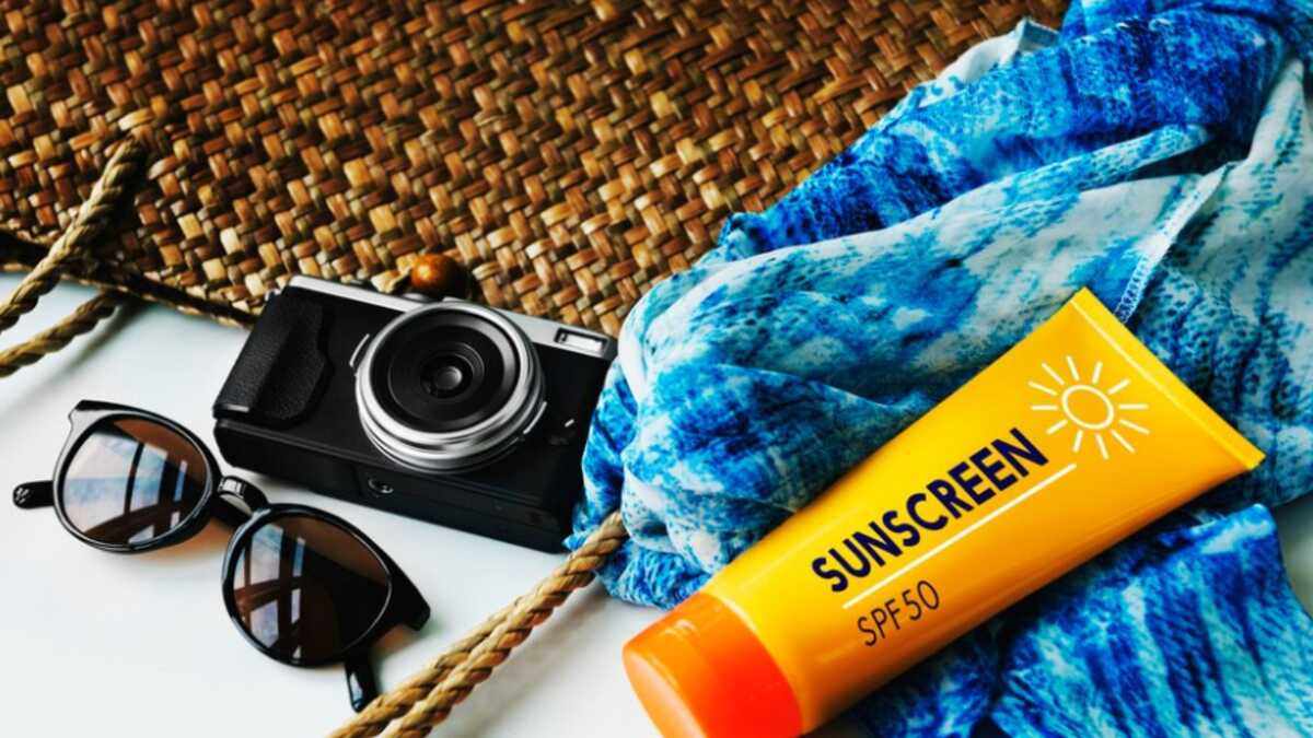 SPF 50 Sunscreens: प्रदूषण और सर्दी से त्वचा का रखना है ख्याल, तो जल्दी ही अपनाएं सनस्क्रीन 