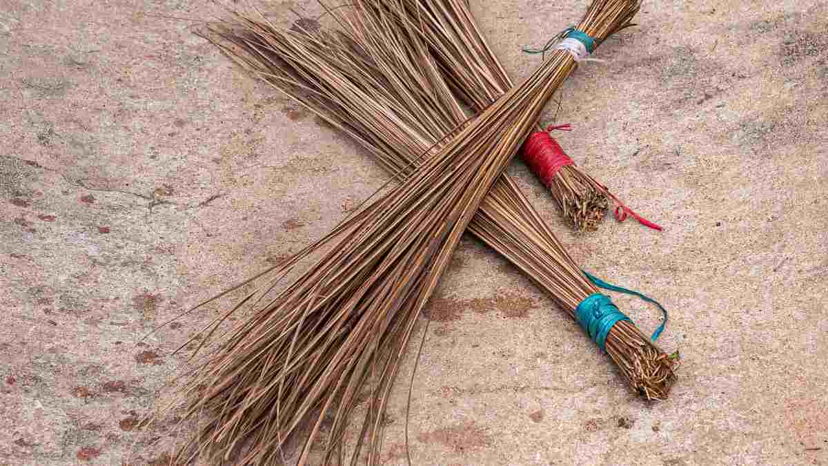 Vastu Tips Why You Shouldn't Keep Broom Under Your Bed, Know From
