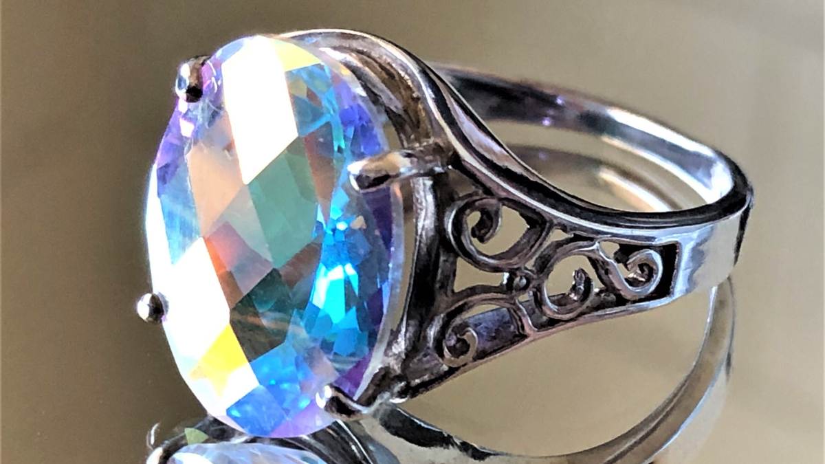 white topaz gemstone benefits