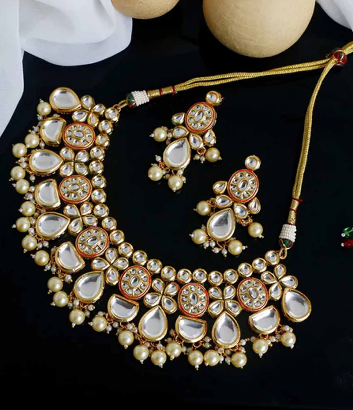 Wedding Jewellery Shopping दिल्ली की इन मार्केट में मिलती हैं किराए पर लेटेस्ट डिजाइन की
