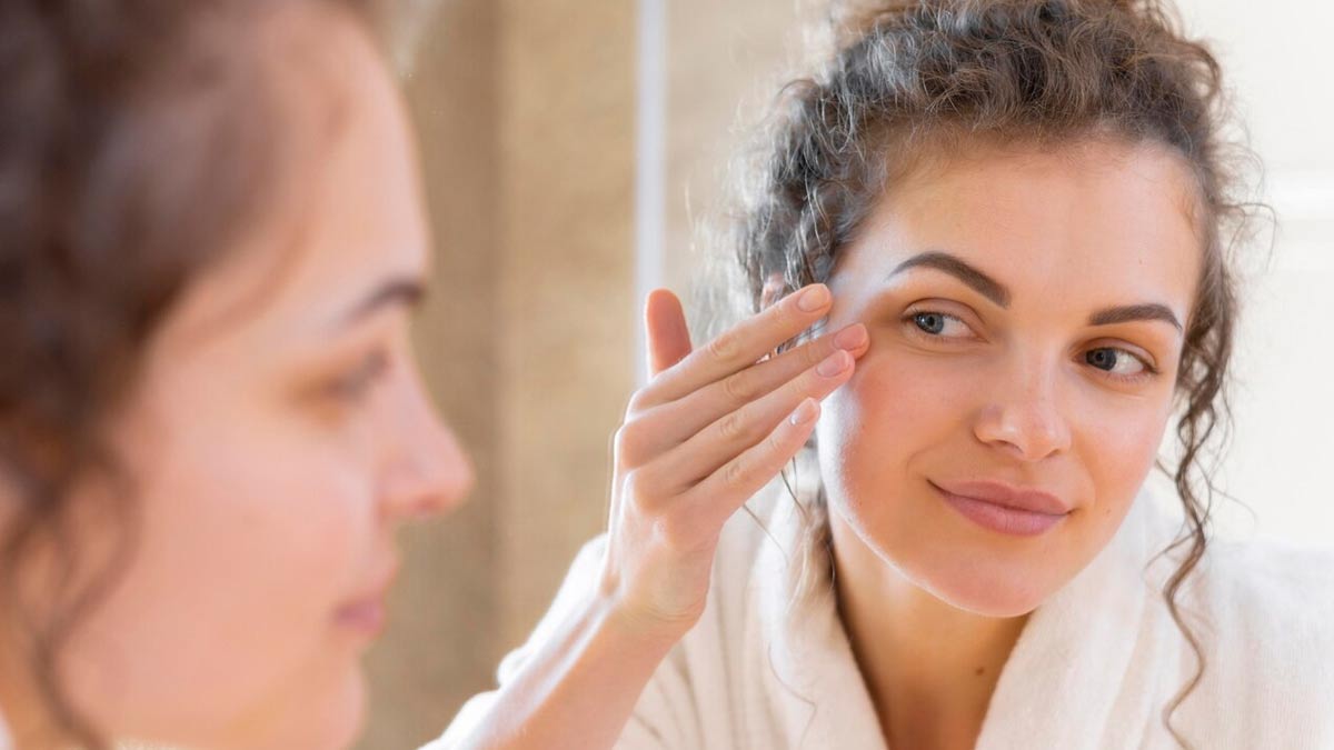 Dark Circle डार्क सर्कल कम करने के लिए रोशनी चोपड़ा के बताए इन 3 मसाज