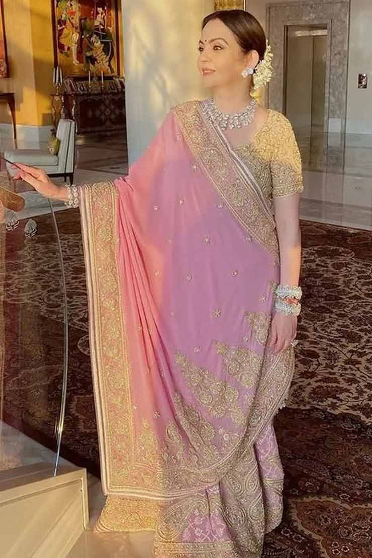 Free pallu style saree