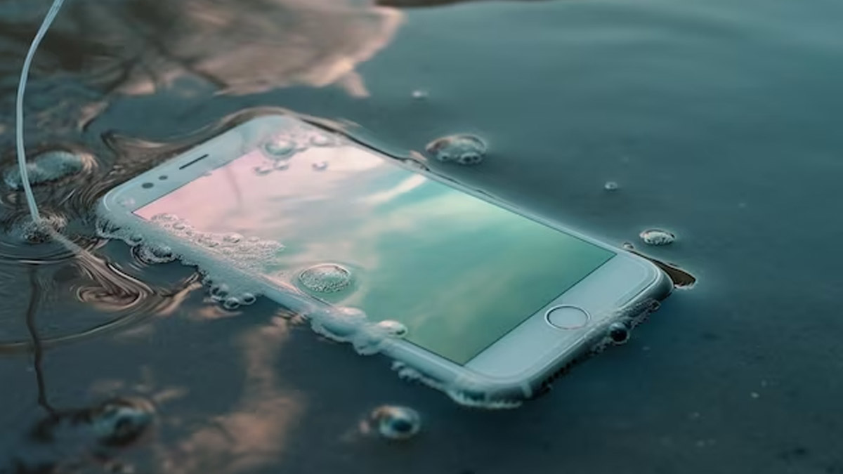 Круглосуточная по воде телефон. Смартфон повреждён.