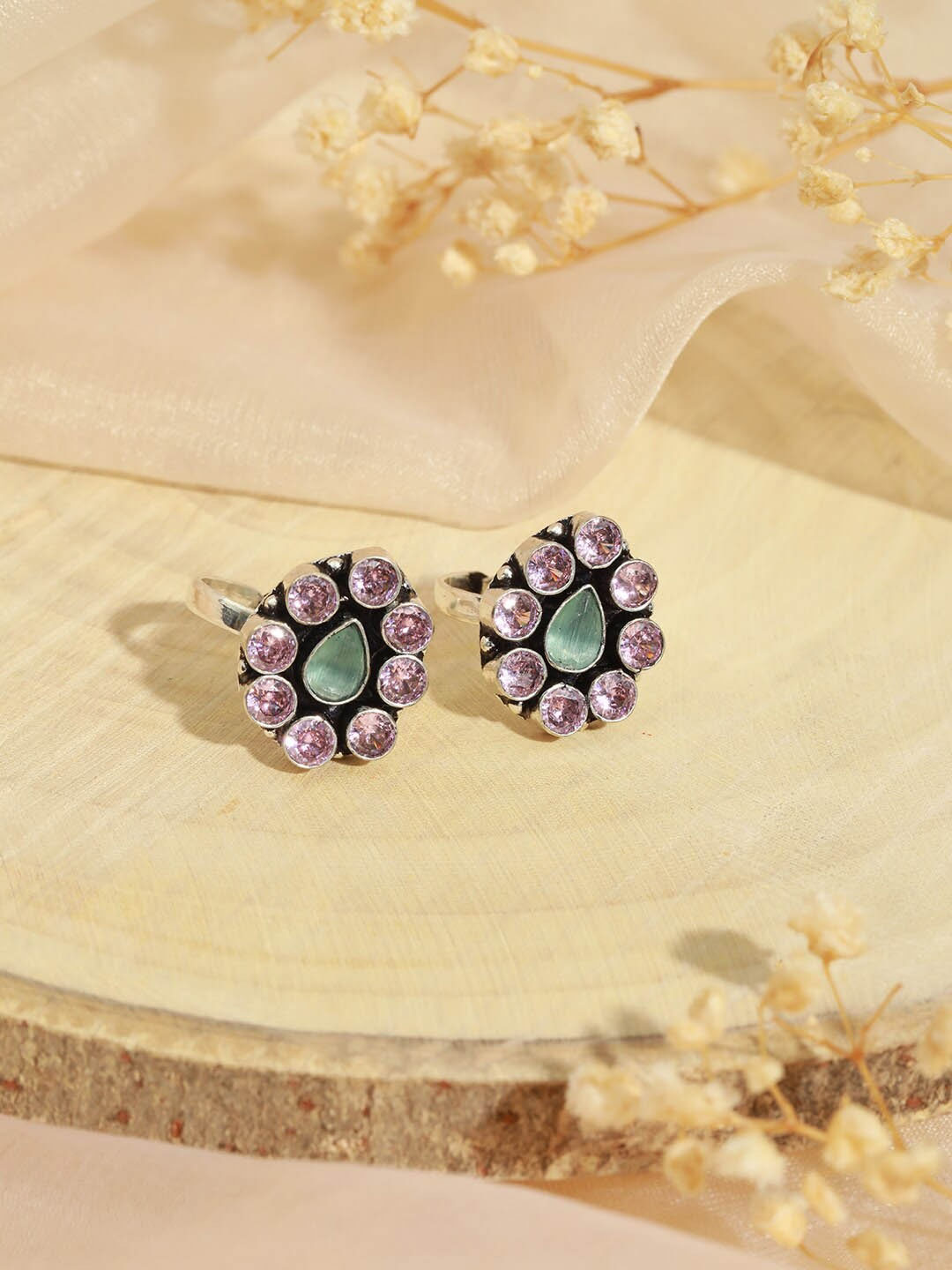 Stone work toe ring design