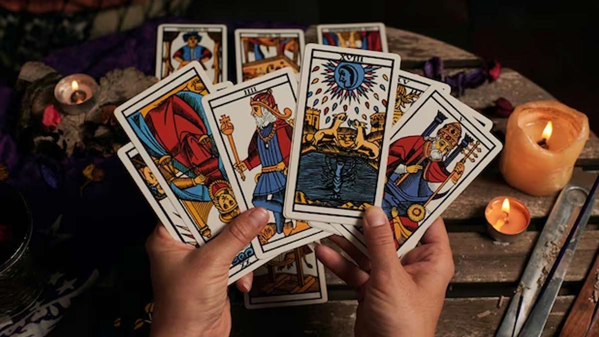 Monthly Tarot November 2023 नवंबर महीने में इन राशियों को हो सकता है बड़ा लाभ, टैरो कार्ड