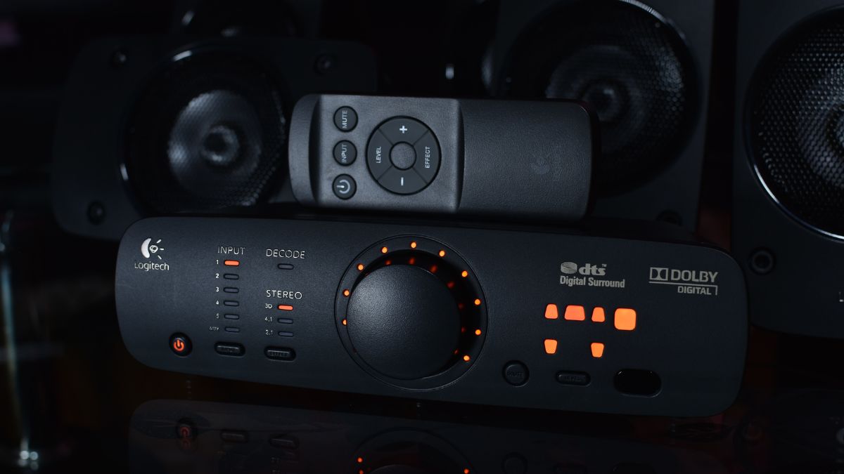  Logitech Z906 Surround Sound Speaker System Bundle with Bluetooth  Audio Adapter : Electronics