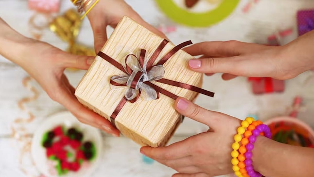 Know About Some Gift Ideas For Your Sister Wedding In Hindi | know about  some gift ideas for your sister wedding | HerZindagi