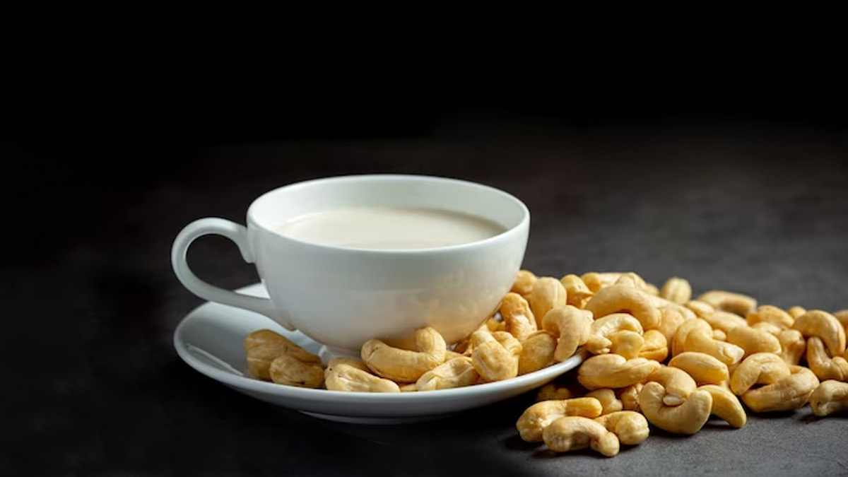 काजू मिल्क पीने से मिलते हैं ये जबरदस्त फायदे amazing health benefits