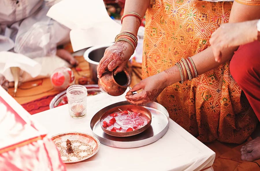 Karwa Chauth 2023: Colours Other than Red That Are Auspicious For The Occasion