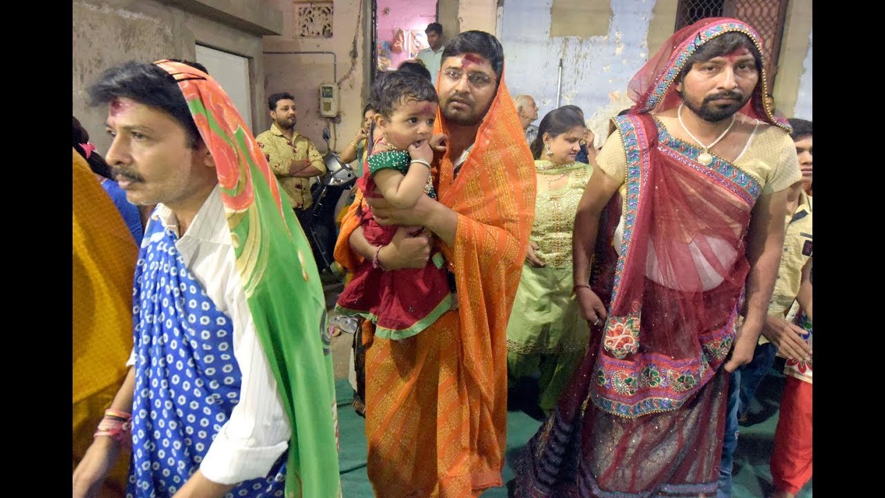 gujarat men in saree