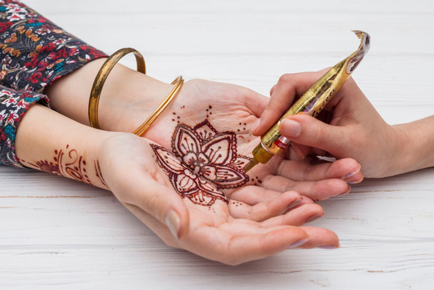 hands and henna