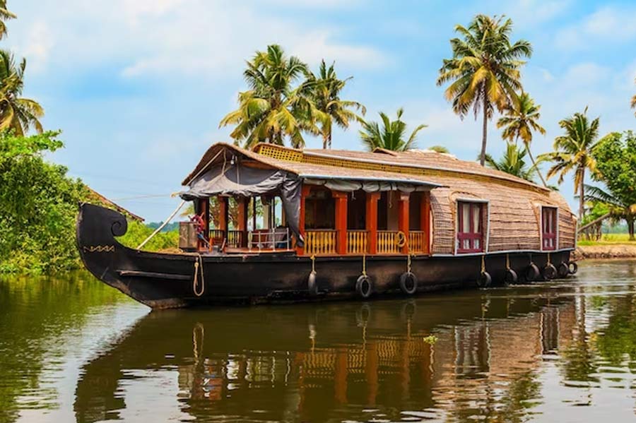 House Boat Price For One Day 