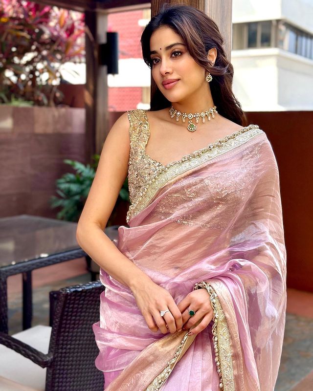 jhanvi lavender saree
