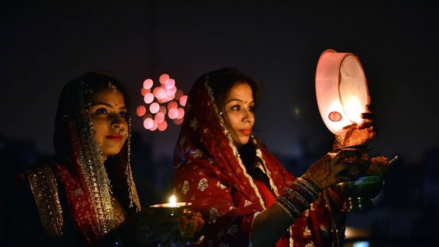 Karwa Chauth 2023: Why Does Moon Rise Late On This Day?